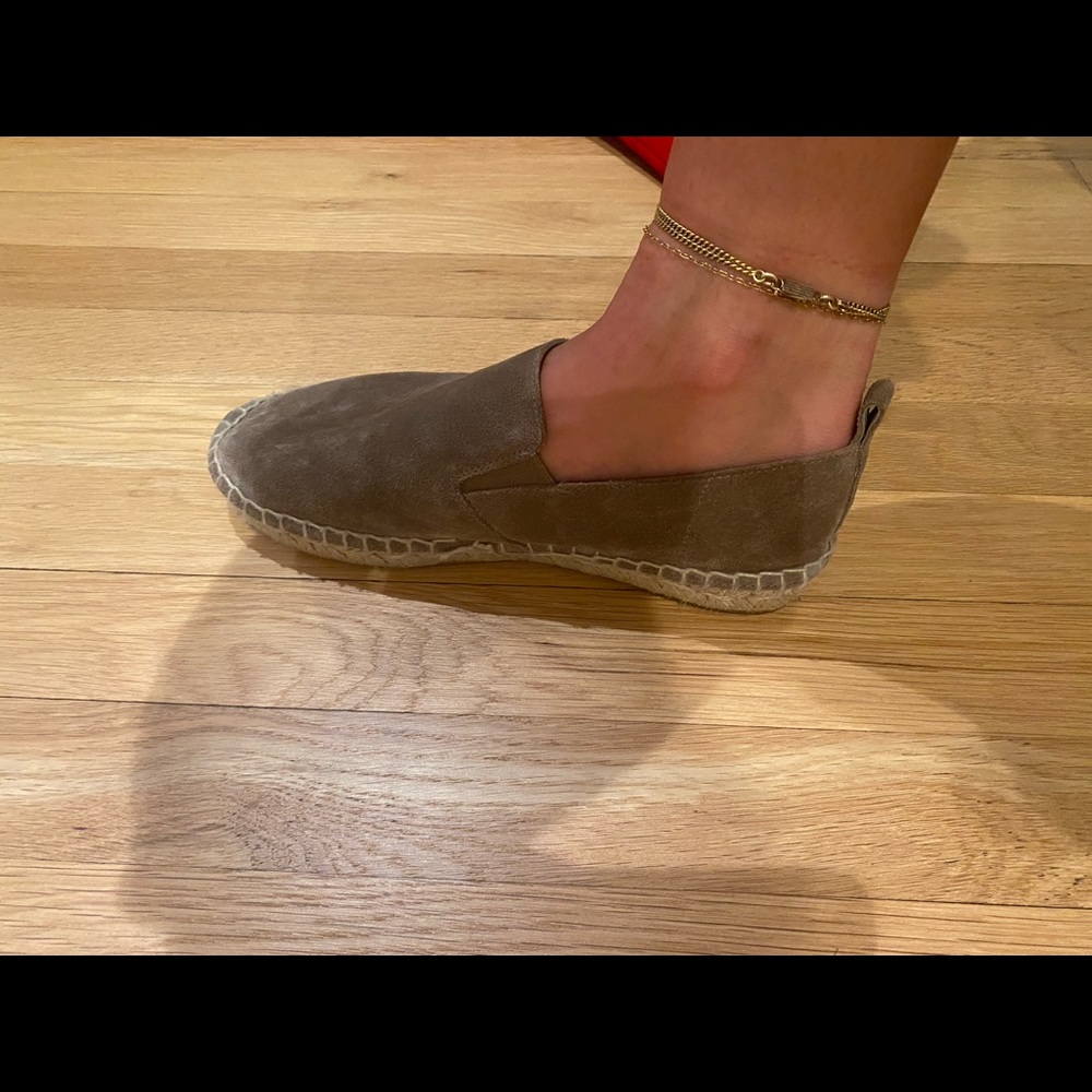 Vince genuine suede leather espadrilles. Size 7W